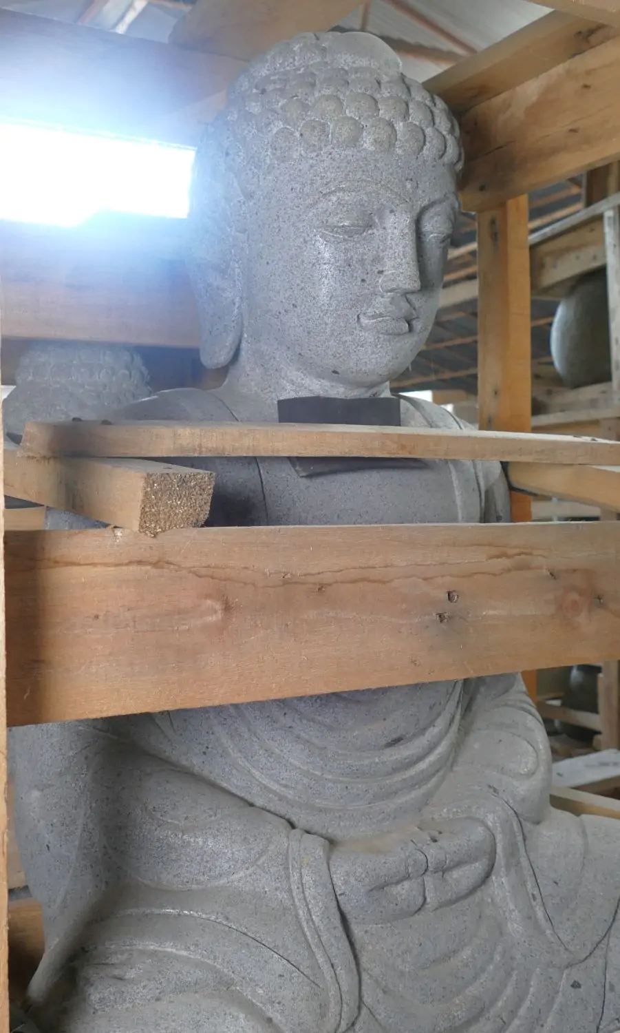  Product image 8 of the product “Seated Buddha made of high value riverstone with the hand gesture “meditation”, height 76cm. Stonemason’s work ”